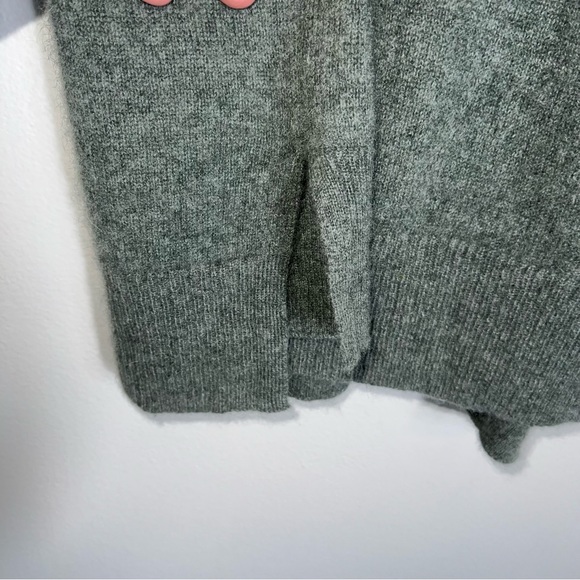 Saks Fifth Avenue 100% Cashmere Sweater-Pullover V Neck-Sage Green-Small - Picture 5 of 9